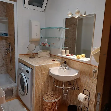 Issa -1min From The Beach,free Parking Apartment Split