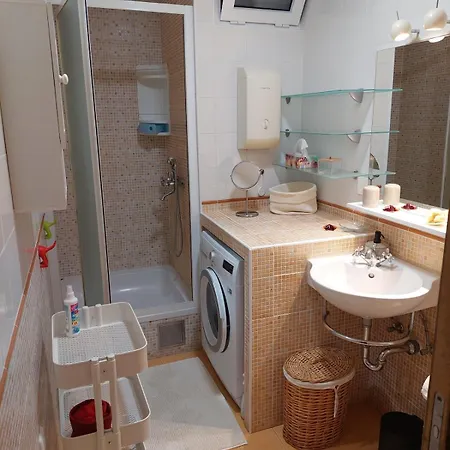 Apartment Issa -1min From The Beach,free Parking *