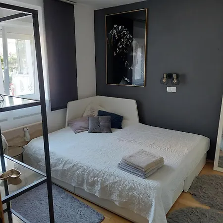 Issa -1min From The Beach,free Parking Daire